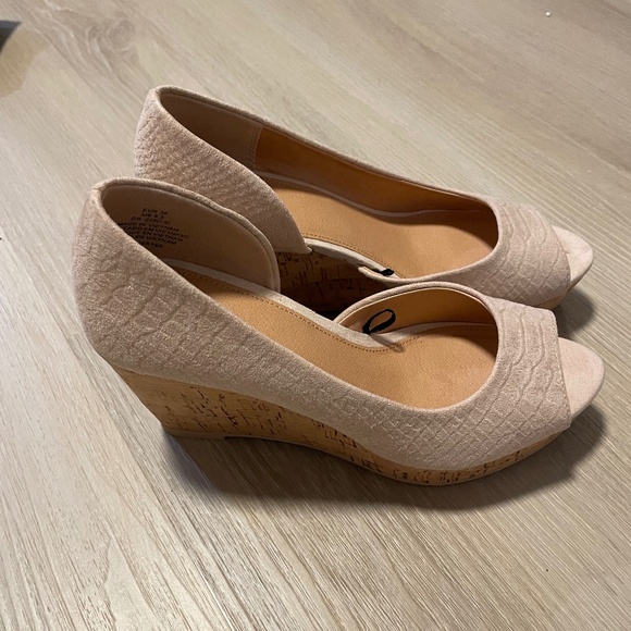 New H&M Peek-Toe Wedges - Picture 2 of 3
